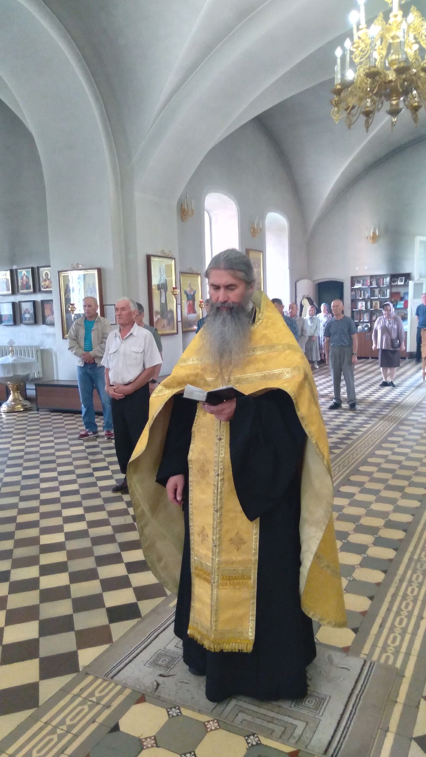 11 июля 2026 года, накануне праздника святых славных и всехвальных первоверховных апостолов Петра и Павла иерей Вадим Агафонов совершил Всенощное бдение в храме Иоанна Богослова п. Игра