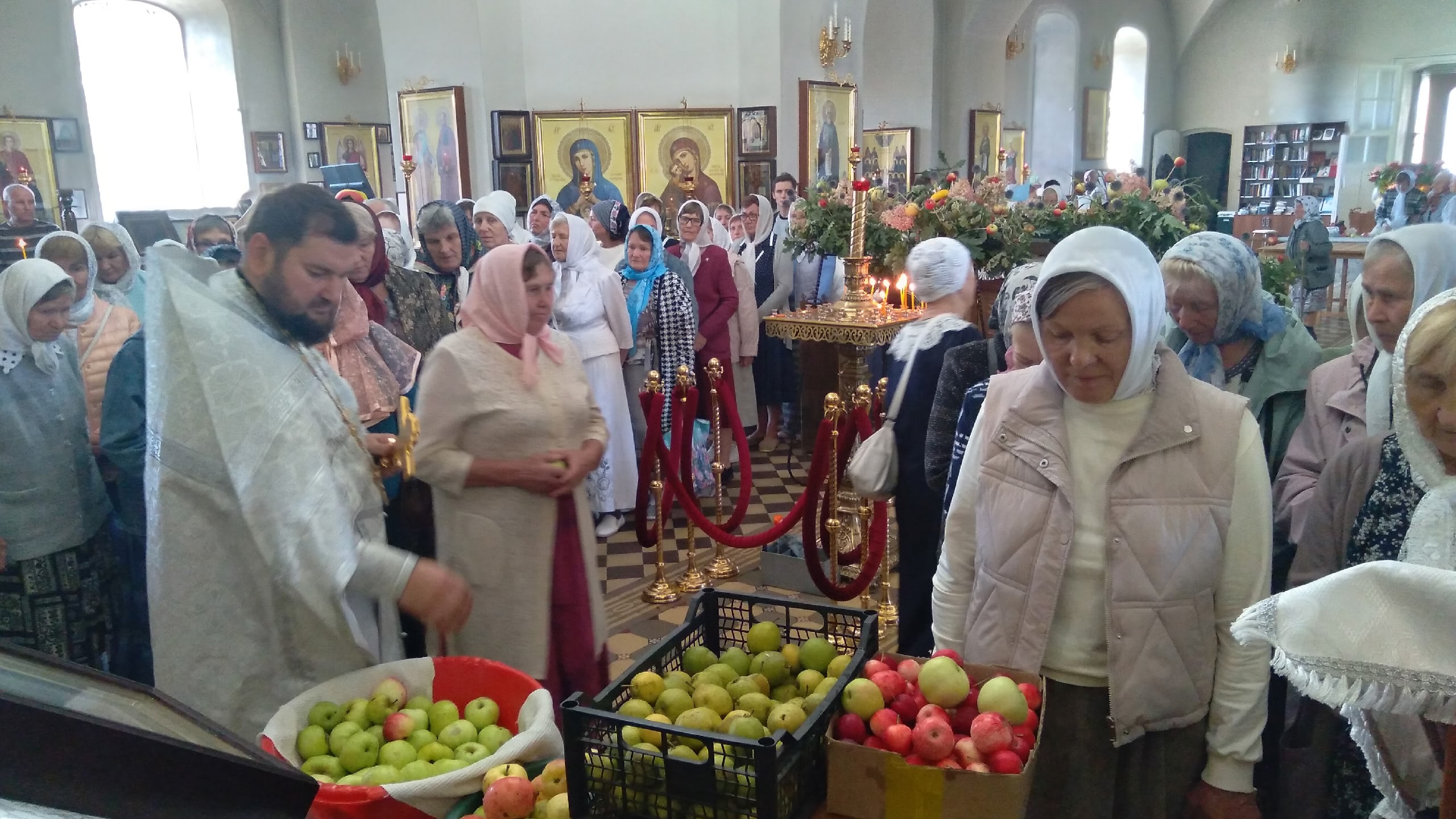 19 августа 2026 года, в праздник Преображение Господа Бога и Спаса нашего Иисуса Христа, в храме святого апостола и евангелиста Иоанна Богослова п. Игра прошла Праздничная Божественная литургия