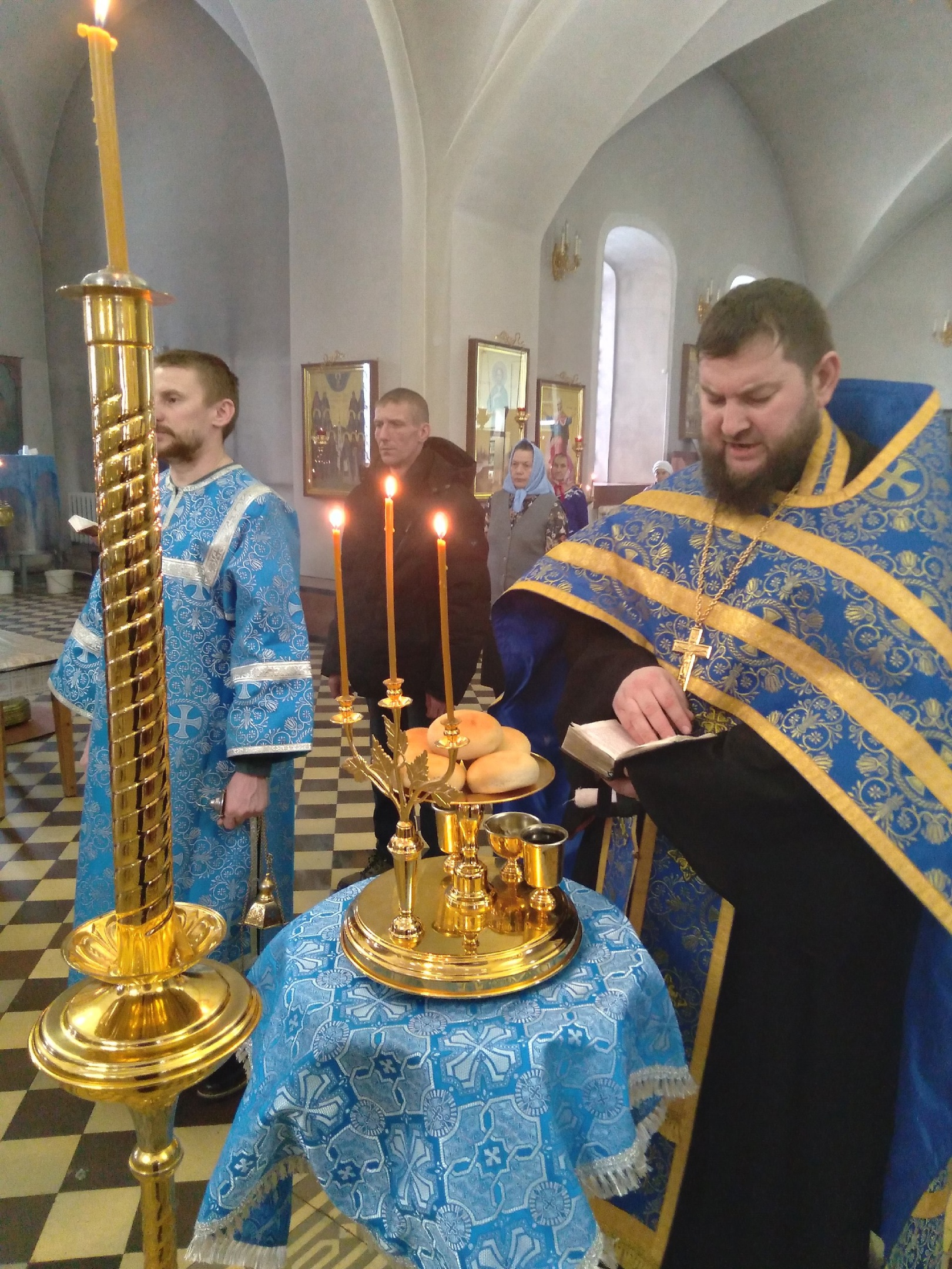 Всенощное бдение накануне праздника Сретения Господа и Спаса нашего Иисуса Христа