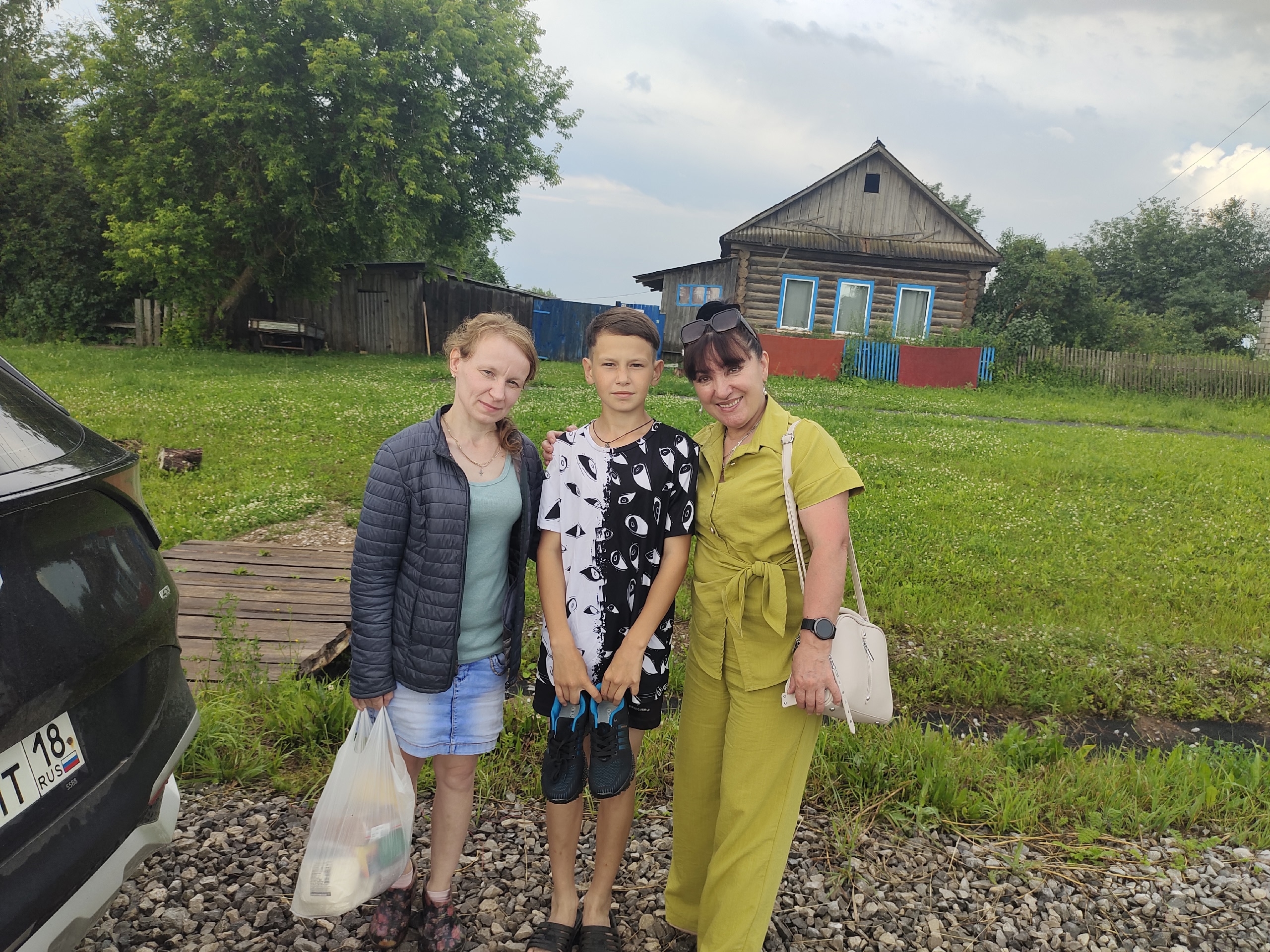 В рамках проекта «Служба помощи „ДОБРЫЕ РУКИ“» команда проекта побывала в ТО «Новозятцинский» (с. Новые‑Зятцы) — и навестила семью Глебовых, которой сейчас особенно нужна наша помощь
