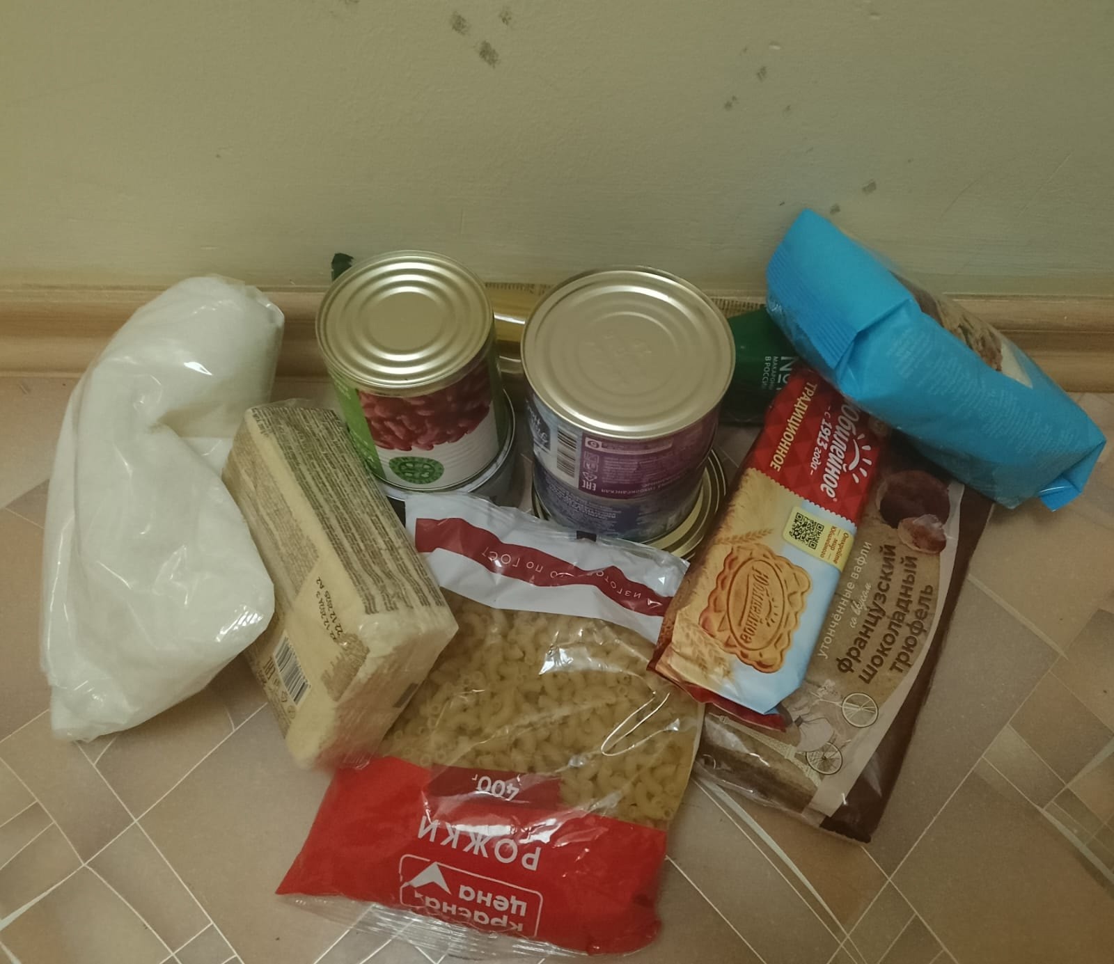 Продукты питания нуждающейся семье