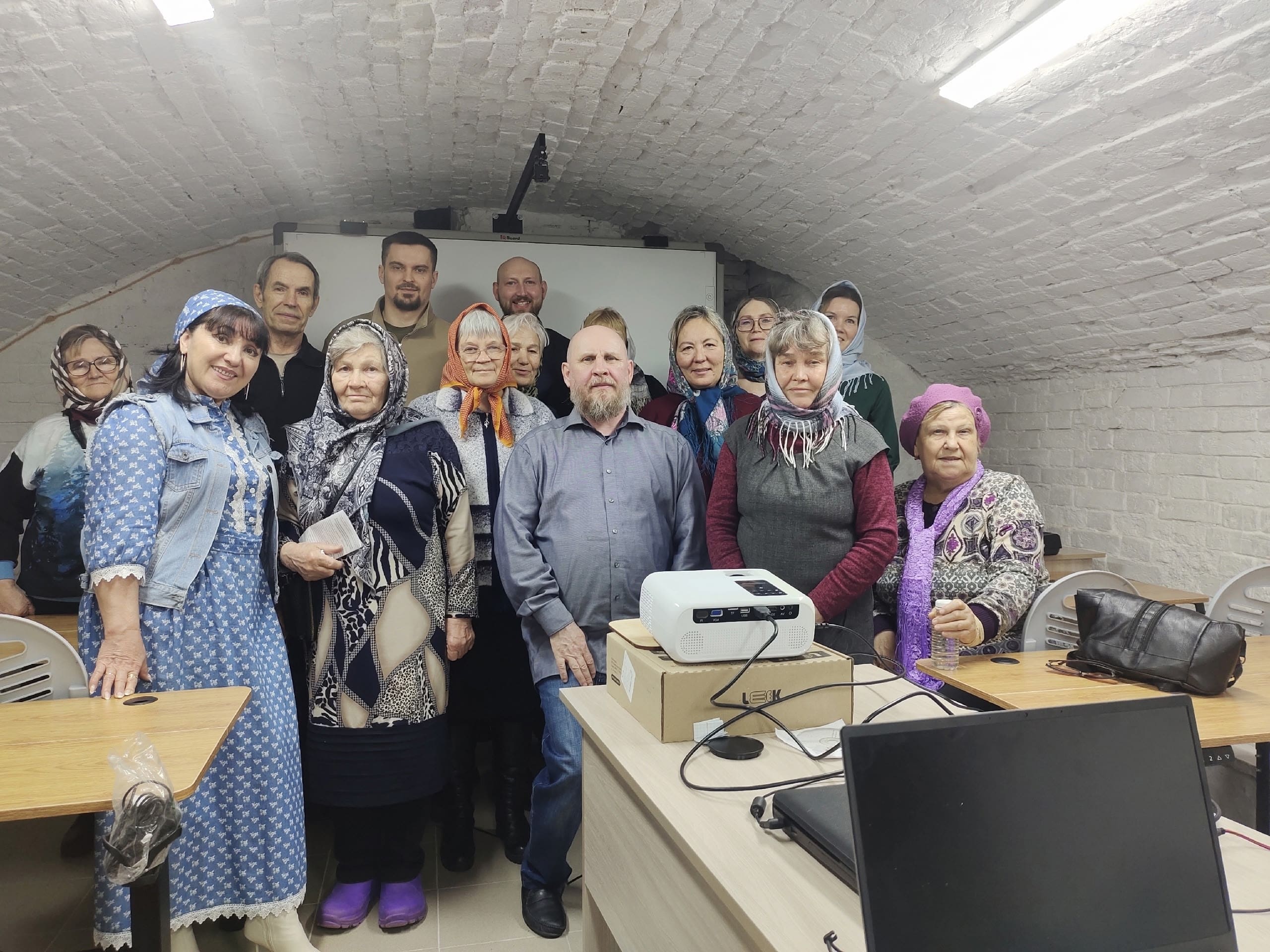 29 марта в "Службе помощи "ДОБРЫЕ РУКИ" прошла встреча прихожан храма с руководителем Филиала в Игринском районе Республиканского центра социальных выплат О.В.Шулеповой