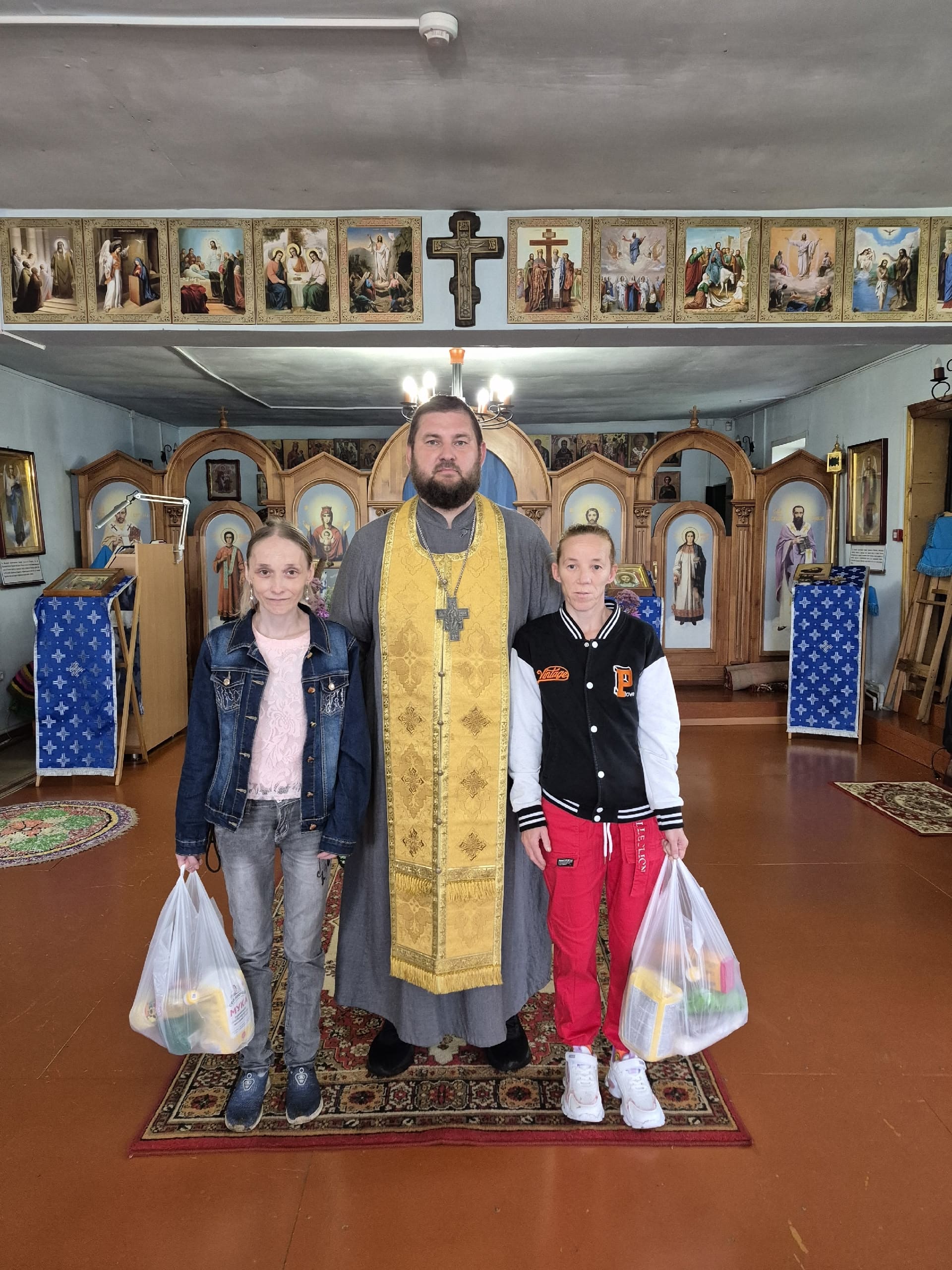 Продуктовые наборы нуждающимся семьям
