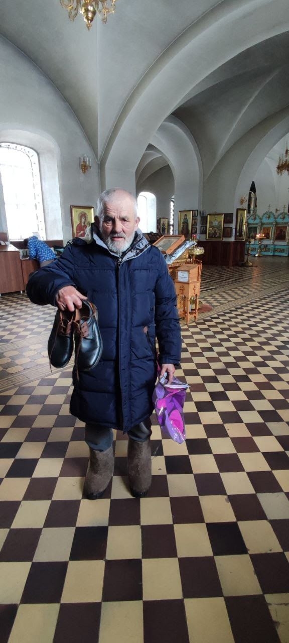 11 марта прихожане храма святого апостола Иоанна Богослова п.Игра передали просителю р.б.Сергею куртку и ботинки